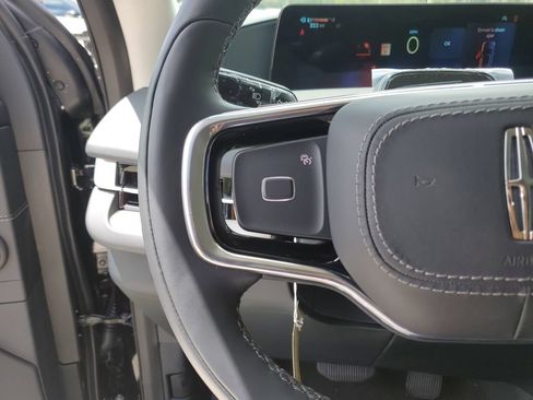 New 2026 Lincoln Navigator Premiere AWD/4WD image 25