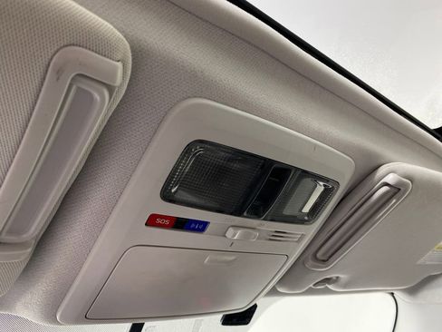 Used 2017 Subaru Forester 2.5i Premium w/ All-Weather Package image 25