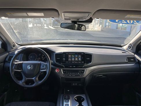 Certified 2025 Honda Ridgeline Sport image 10