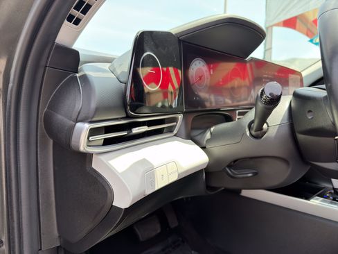 Used 2024 Hyundai Elantra Limited FWD image 26