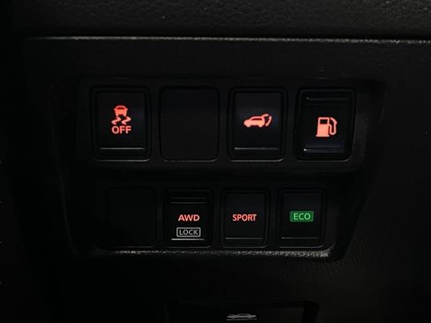 Used 2018 Nissan Rogue SV AWD/4WD image 15