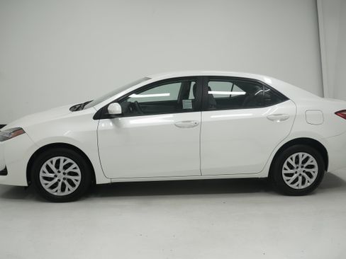 Used 2017 Toyota Corolla LE FWD image 7