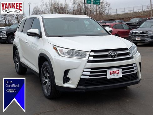Used 2019 Toyota Highlander LE image 1