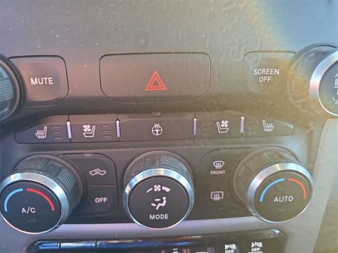 Used 2019 RAM 1500 Laramie image 28