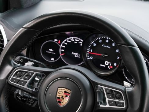 Used 2019 Porsche Cayenne Turbo image 18