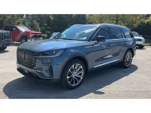 Used 2025 Lincoln Aviator Reserve w/ Luxury Package AWD/4WD image 4
