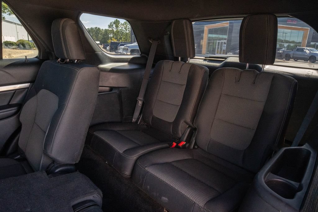 Used 2018 Ford Explorer XLT w/ Equipment Group 201A FWD image 18
