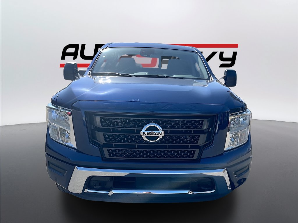 Used 2024 Nissan Titan SV w/ SV Convenience Package RWD image 2