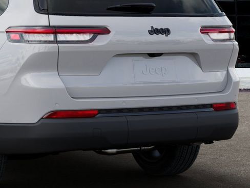 New 2025 Jeep Grand Cherokee L Altitude image 13