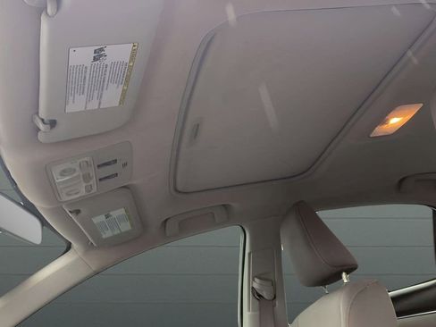 Used 2016 Toyota Corolla LE image 11