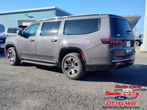 Used 2024 Jeep Wagoneer L Series II w/ Flexible Seating Group AWD/4WD image 4