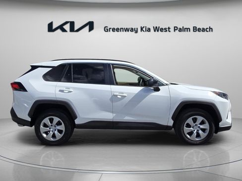 Used 2020 Toyota RAV4 LE image 8