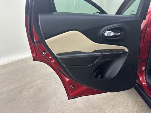 Used 2015 Jeep Cherokee Limited w/ Luxury Group image 30