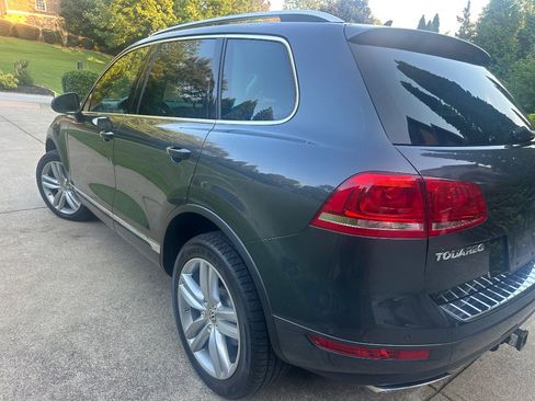Used 2013 Volkswagen Touareg Executive AWD/4WD image 23