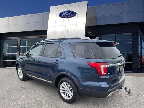 Certified 2017 Ford Explorer XLT FWD image 3