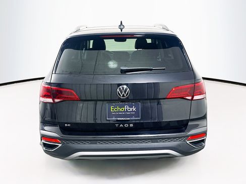 Used 2023 Volkswagen Taos SE w/ Panoramic Sunroof Package FWD image 7