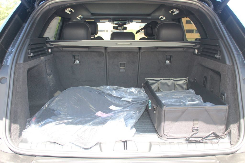 New 2025 Land Rover Range Rover Sport SE AWD/4WD image 28
