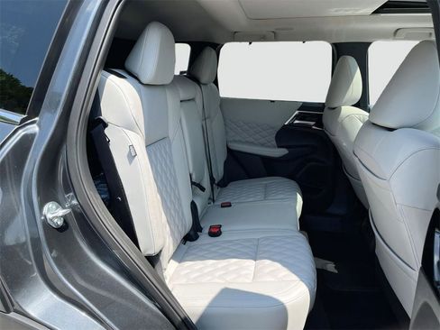 New 2025 Mitsubishi Outlander SEL image 32