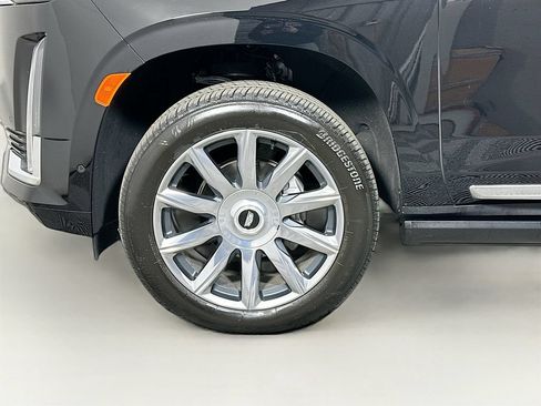 Used 2023 Cadillac Escalade ESV Premium Luxury Platinum AWD/4WD image 38