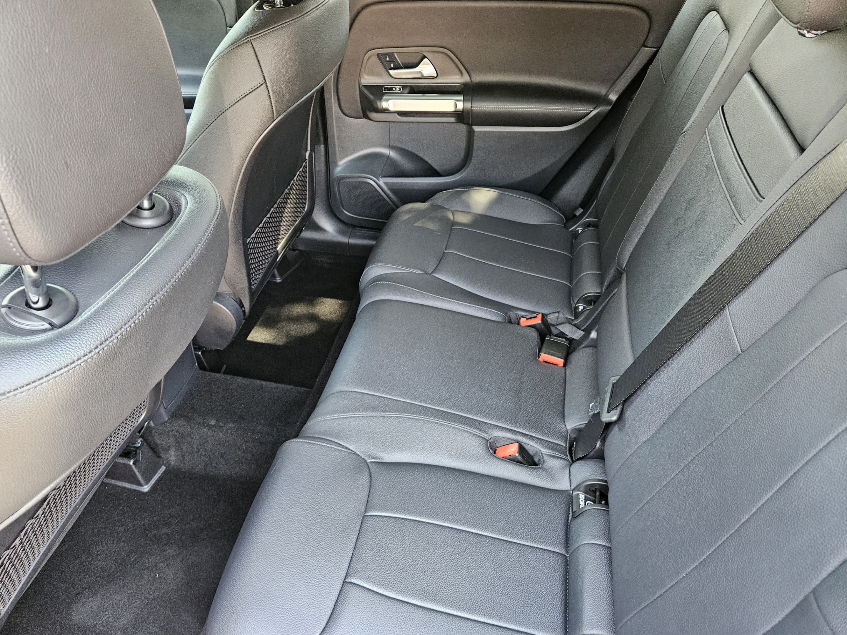 Used 2022 Mercedes-Benz GLB 250 image 24
