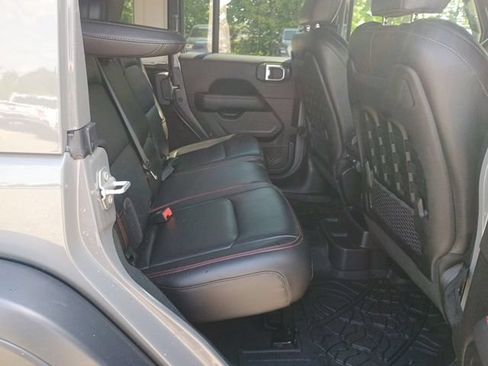 Used 2022 Jeep Wrangler Unlimited Rubicon w/ Cold Weather Group AWD/4WD image 18
