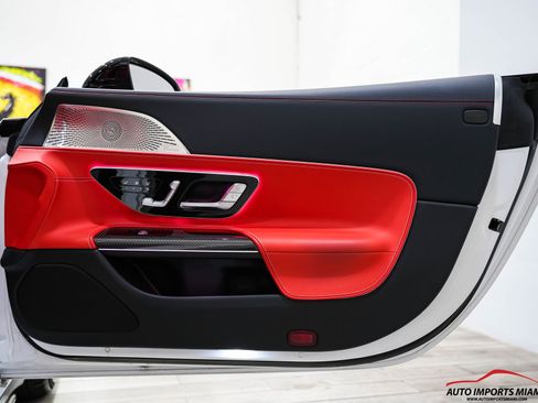 Used 2022 Mercedes-Benz SL 55 AMG 4MATIC w/ Driver Assistance Package image 61