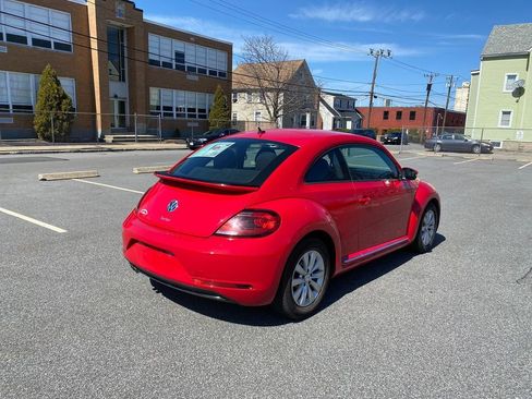 Used 2019 Volkswagen Beetle 2.0T SE image 5
