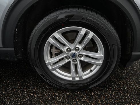 Certified 2023 Ford Explorer XLT w/ Equipment Group 202A image 15