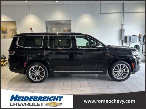 Used 2022 Jeep Grand Wagoneer Series II w/ Flexible Seating Group AWD/4WD image 2