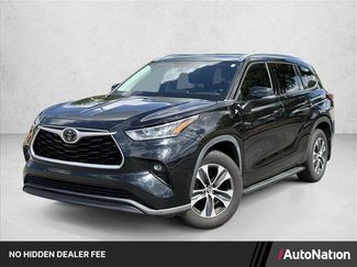 Used 2020 Toyota Highlander XLE AWD/4WD video 1