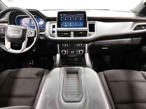 Used 2024 GMC Yukon SLE AWD/4WD image 3