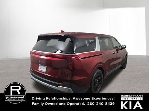 Certified 2025 Kia Carnival image 6