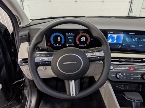 Used 2025 Hyundai Tucson SE image 16