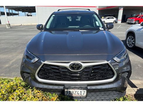 Used 2022 Toyota Highlander L AWD/4WD image 3