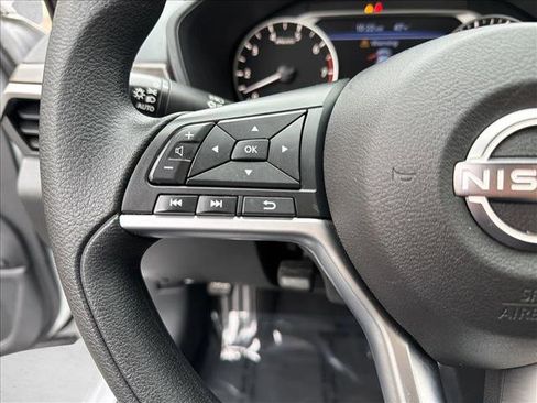 Used 2024 Nissan Altima 2.5 SV image 15