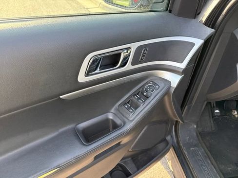 Used 2014 Ford Explorer XLT w/ Equipment Group 202A AWD/4WD image 9