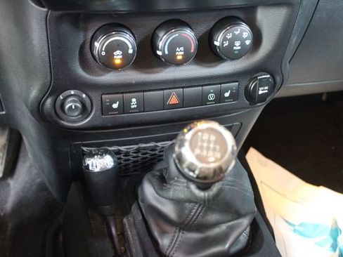 Used 2017 Jeep Wrangler Sahara AWD/4WD image 17