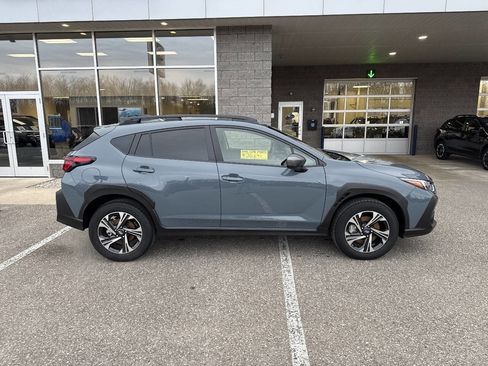 Used 2025 Subaru Crosstrek 2.0i Premium image 2