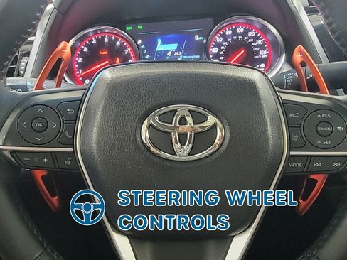 Used 2018 Toyota Camry XSE FWD image 18