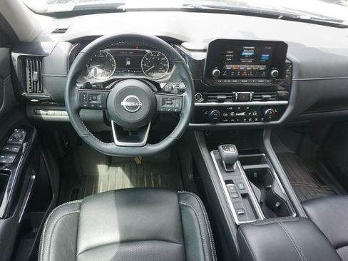 Used 2022 Nissan Pathfinder SV FWD image 6