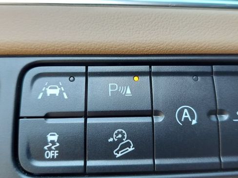 Used 2022 Chevrolet Suburban Premier AWD/4WD image 25