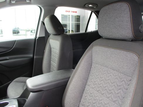 Used 2023 Chevrolet Equinox LT image 33