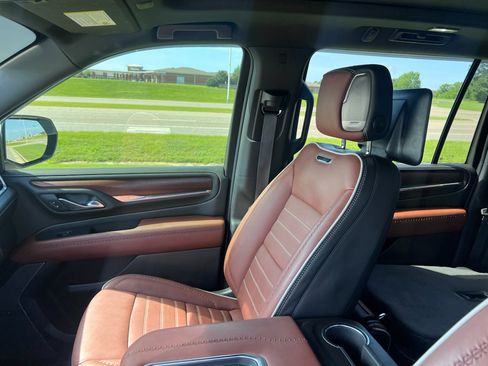Used 2023 GMC Yukon XL Denali Ultimate AWD/4WD image 21