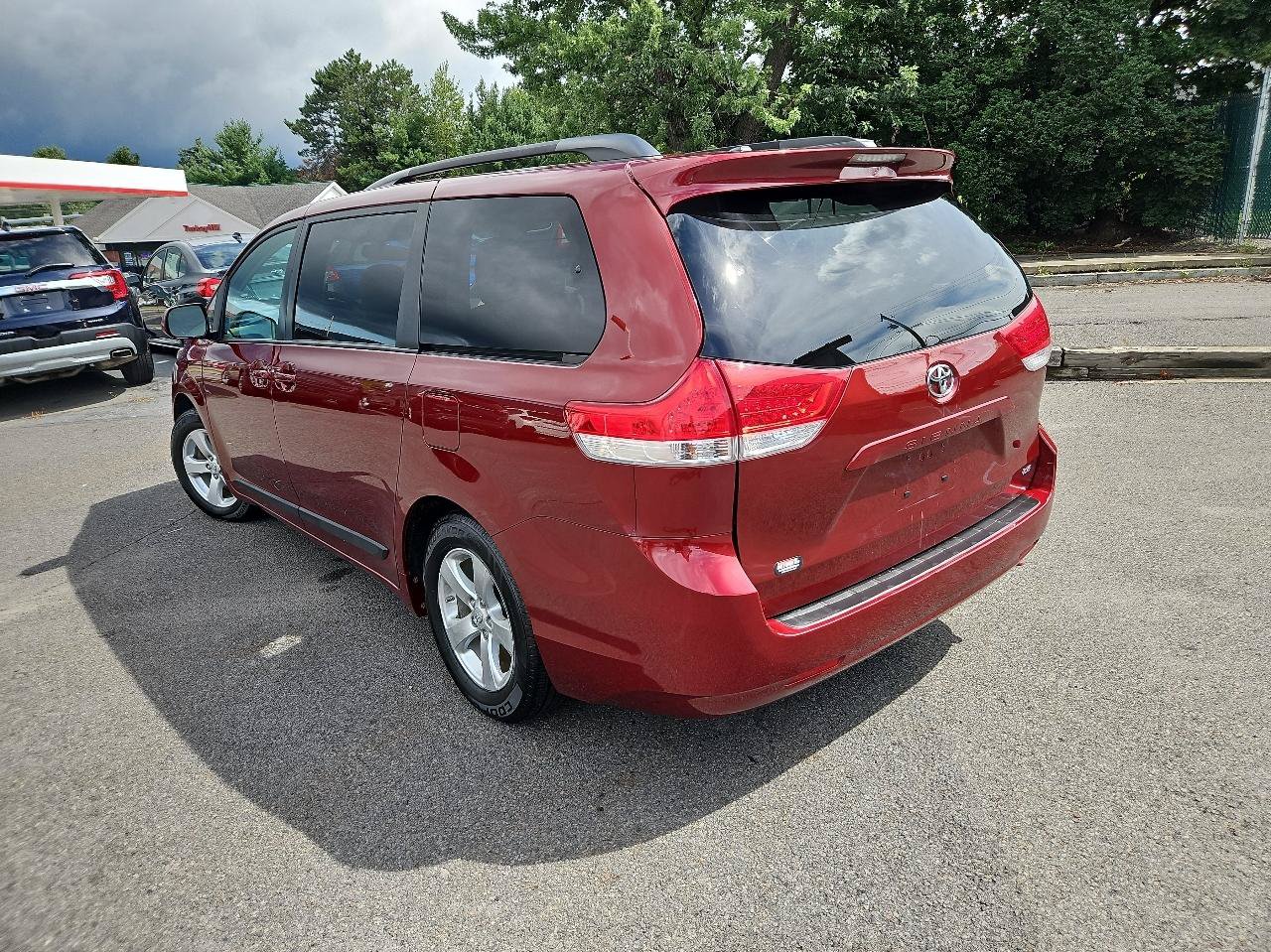 Used 2011 Toyota Sienna LE FWD image 5