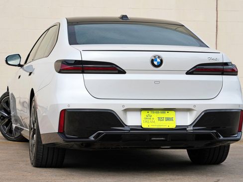 Used 2023 BMW 740i w/ Parking Assistance Package RWD image 6