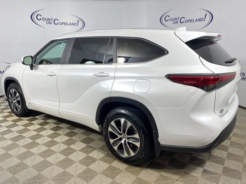 Used 2023 Toyota Highlander XLE AWD/4WD image 4