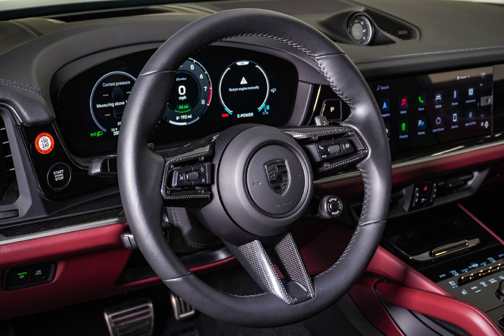 Certified 2025 Porsche Cayenne Turbo AWD/4WD image 19
