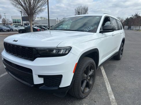 Used 2023 Jeep Grand Cherokee L Altitude image 7