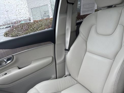 Certified 2023 Volvo XC90 B5 Plus w/ Protection Package Premier image 29