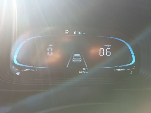 Used 2025 Hyundai Venue SEL FWD image 2